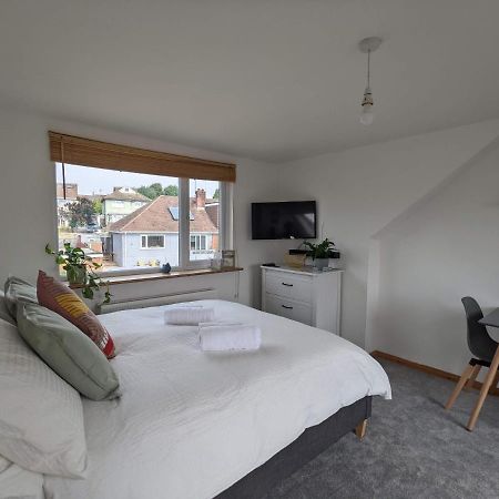 *Large Unique Retro Private Attic & Bathroom* Hove Exteriér fotografie