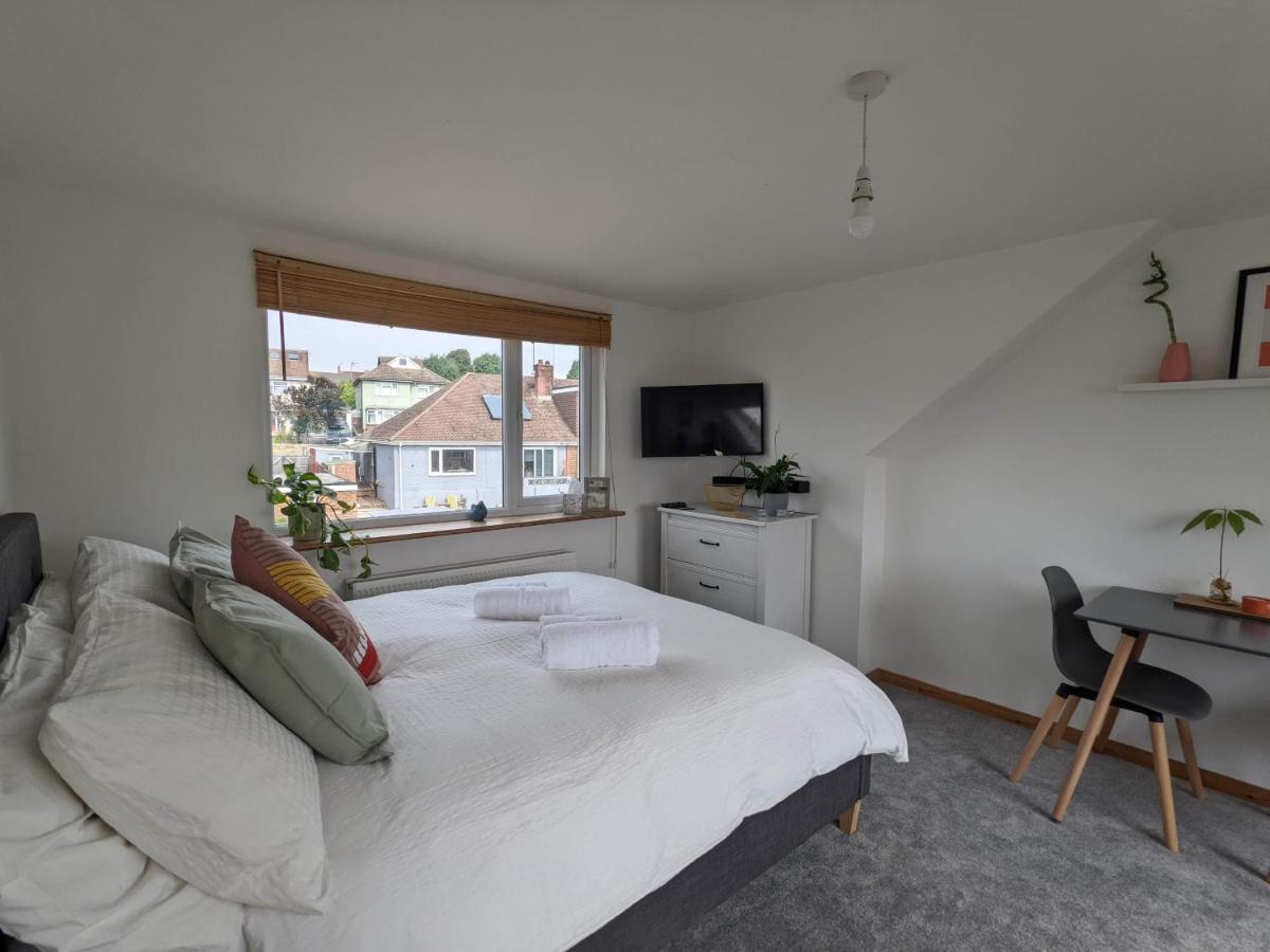 *Large Unique Retro Private Attic & Bathroom* Hove Exteriér fotografie