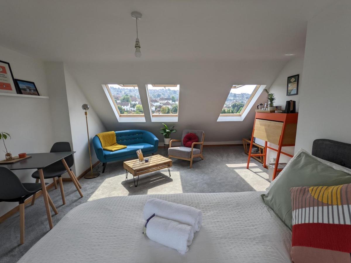 *Large Unique Retro Private Attic & Bathroom* Hove Exteriér fotografie