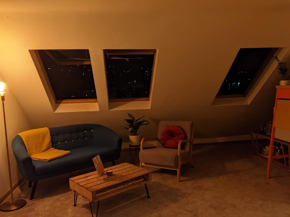 *Large Unique Retro Private Attic & Bathroom* Hove Exteriér fotografie