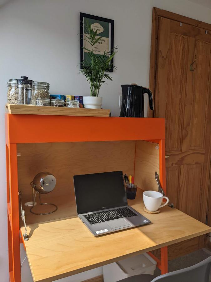 *Large Unique Retro Private Attic & Bathroom* Hove Exteriér fotografie