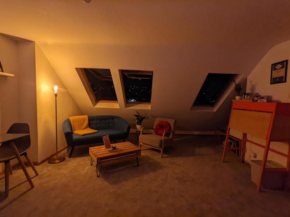 *Large Unique Retro Private Attic & Bathroom* Hove Exteriér fotografie