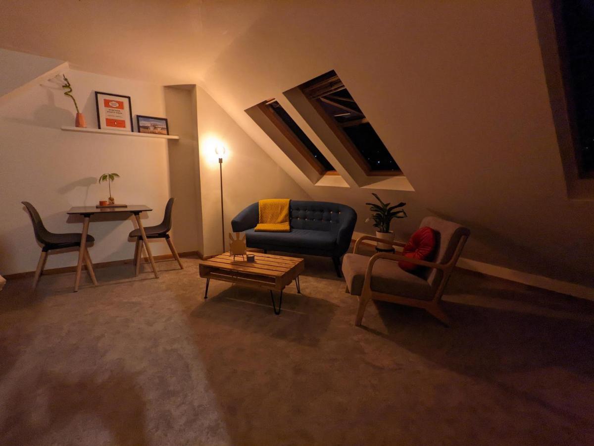 *Large Unique Retro Private Attic & Bathroom* Hove Exteriér fotografie