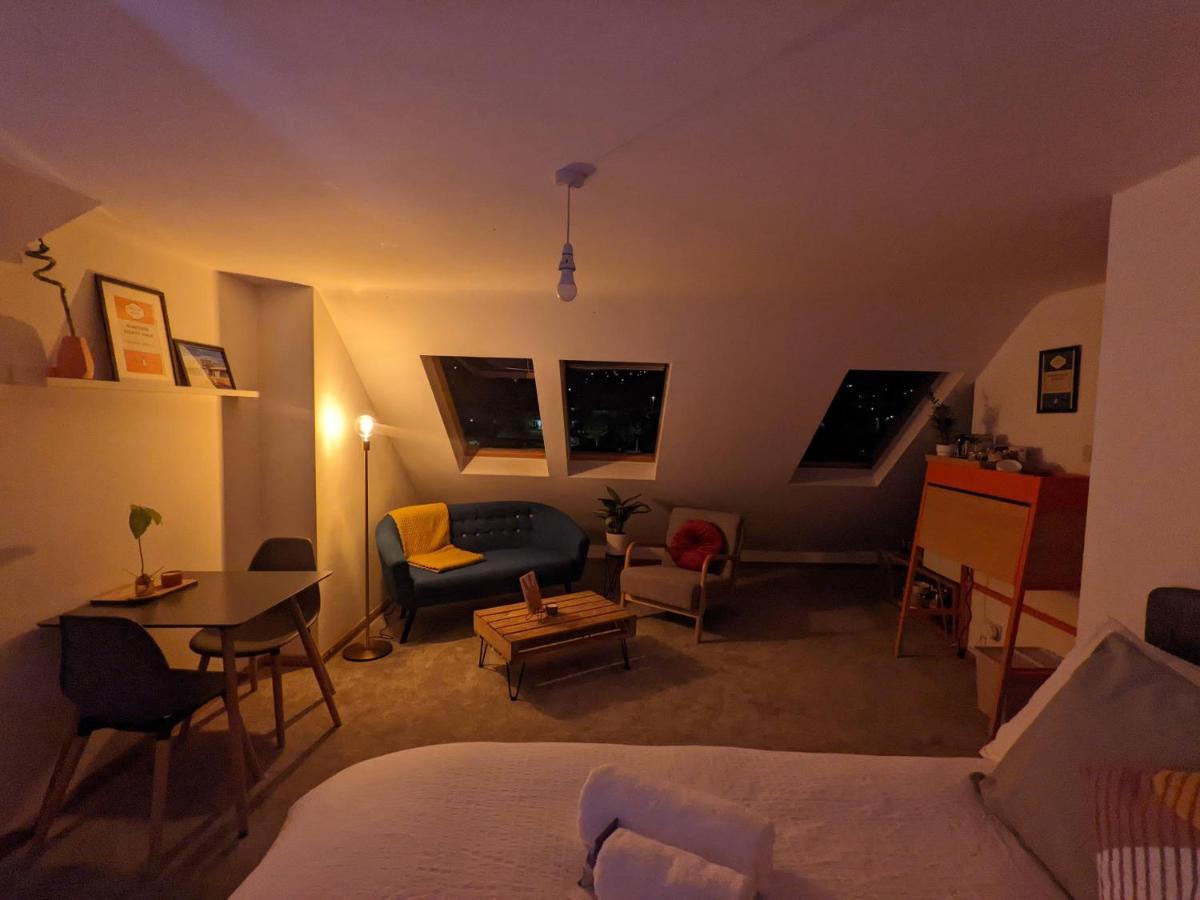 *Large Unique Retro Private Attic & Bathroom* Hove Exteriér fotografie